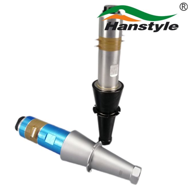 How does a 25kHz ultrasonic transducer work?